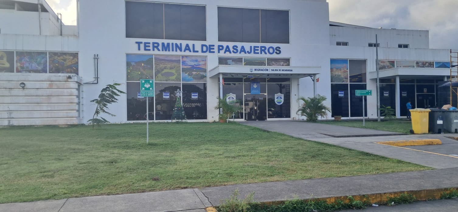nicaragua border crossing - Terminal de Pasajeros Peñas Blancas immigration office